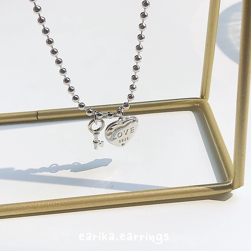 earika.earrings - key with love necklace สร้อยคอเงินสายเม็ดกลมจี้หัวใจและลูกกุญแจชุบทองคำขาว ปรับขนาดได้