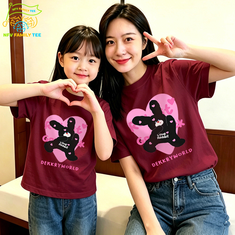 【วัสดุใหม่🔥COD】NFV Family Tee ชุดครอบครัว สไตล์เรียบง่าย ลายกระต่ายดำหัวใจ สะดวกสบาย YG6074