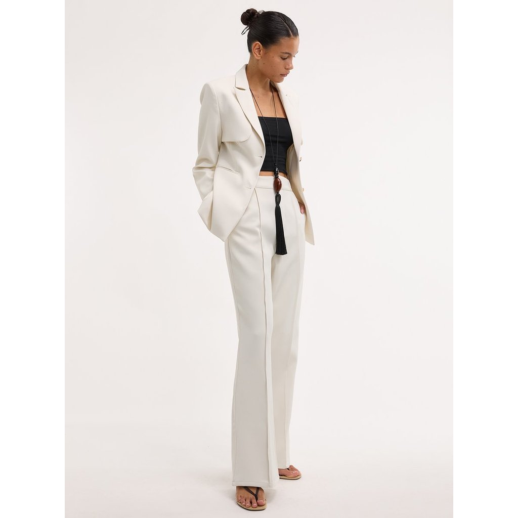 [Pomelo] เสื้อเบลเซอร์เข้ารูปดีเทลปกสองเลเยอร์ / Cape Overlay Detail Blazer — صورة 4