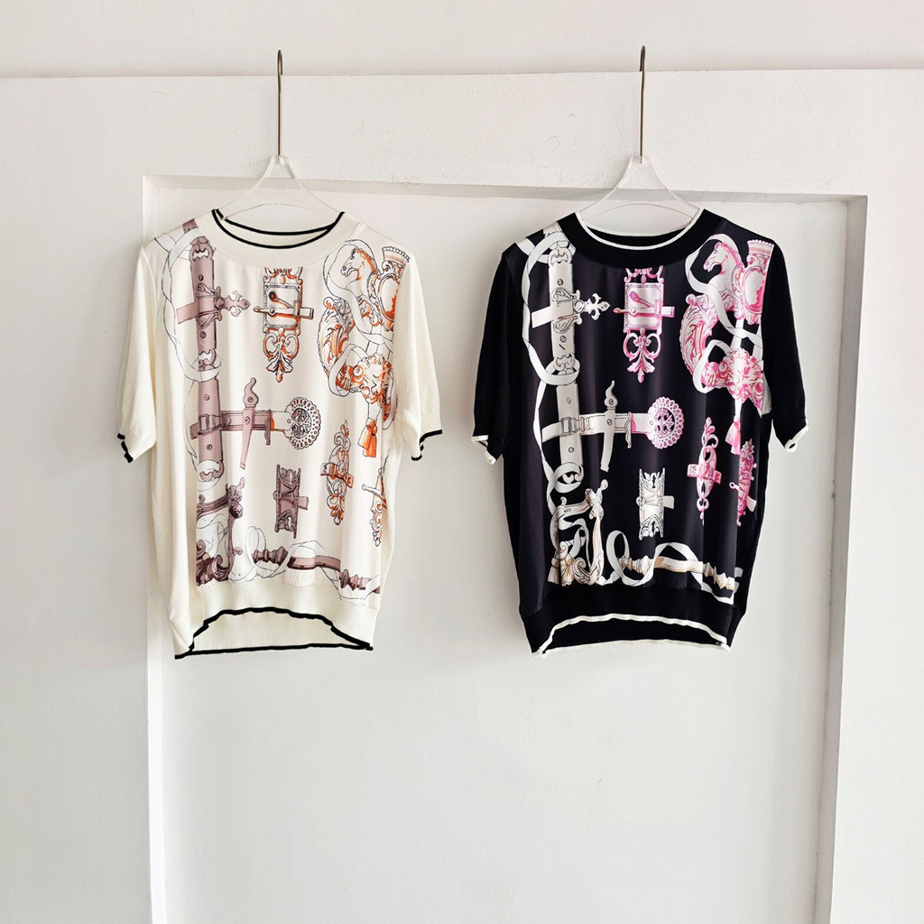 NSW5 Old Money H Knot พิมพ์ซาตินเย็บแขนสั้นเสื้อกันหนาวผู้หญิงฤดูร้อน Contrast สีรอบคออารมณ์ Top