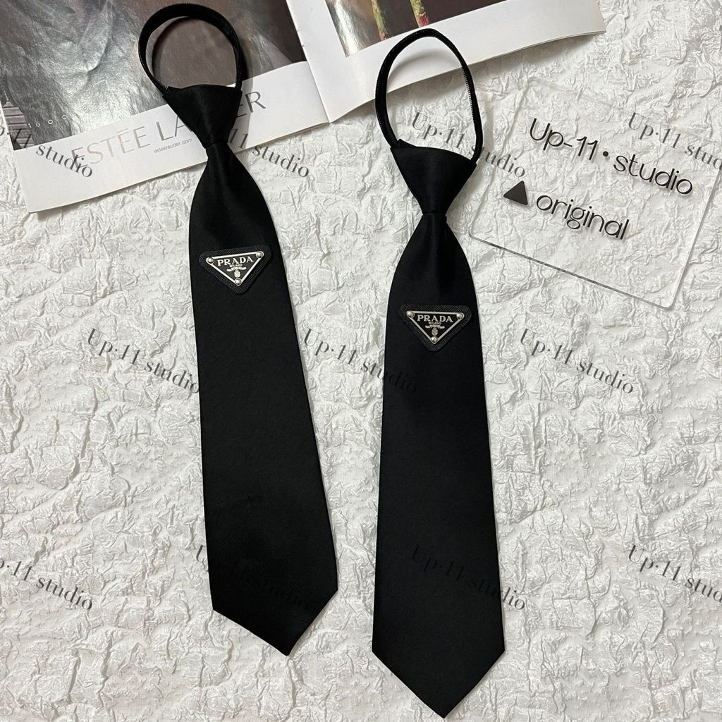 2025P Home Letter โลหะ Inverted Triangle Unisex แฟชั่นซิปปรับ Tie/7.9