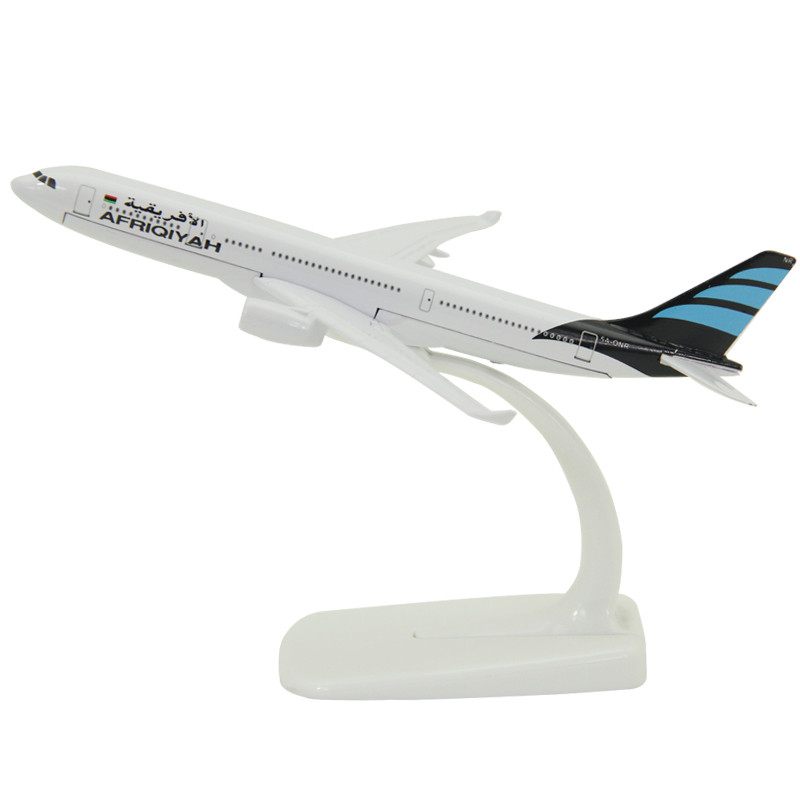 Air Plane รุ่น Air Passenger A330 Libia Air Alloy Airliner Static ของขวัญเครื่องประดับจําลองเครื่องบ