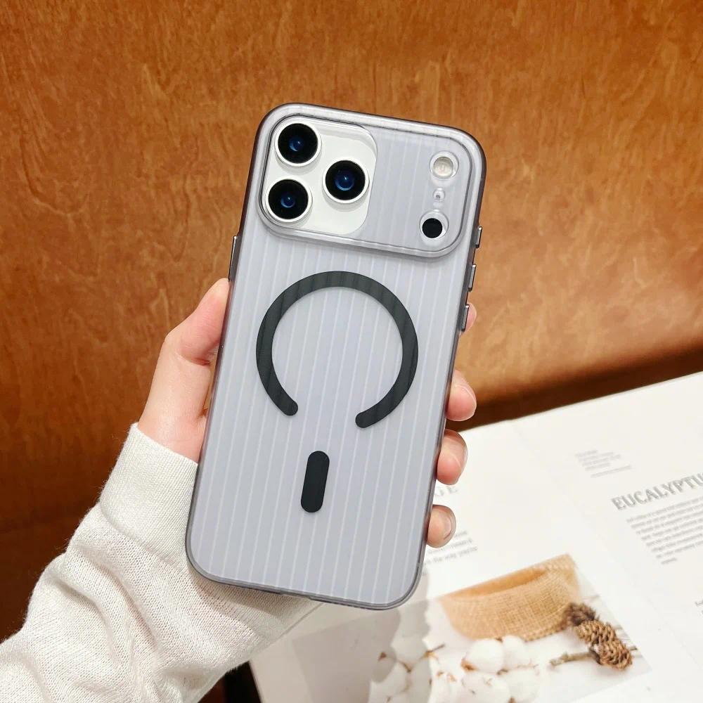 ลูกฟูก Wireless Charge Case สําหรับ iPhone 17 Pro Max 16 15 14 Plus 13 12 PC Matte Transltcent Cover