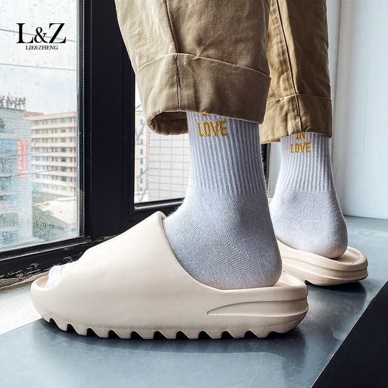 schooll รองเท้า รองเท้าแตะพลังงานแสงอาทิตย์ รองเท้าแตะมะพร้าว Yeeezy รองเท้าแตะใส่ด้านนอกสำหรับผู้ชา