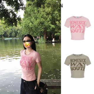 MOSESQUEEN มอสเนสควีน เสื้อยืดแขนสั้นพิมพ์ลายตัวอักษรสีชมพูเปิดด้านหน้าสําหรับฤดูร้อนสไตล์สาวฮอตเสื้อแขนสั้นทรงเตี้ย #63950