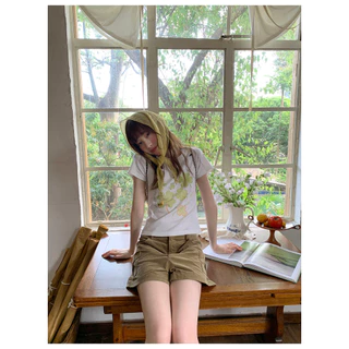 KYO 🌸 เกาหลีสไตล์ เสื้อยืดผู้หญิง พิมพ์ลาย "Four-leaf clover" ทรงเข้ารูปเสื้อคอกลม ผ้าฝ้ายแท้ โคตรนุ่ม เสือใส่สบาย【COD】