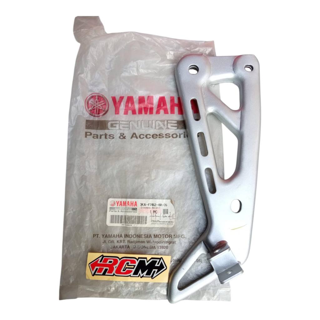 3KA-F7462-00-35 IRON BRACKET FOOTSTEP MOUNTING BRACKET BLACK REAR RIGHT YAMAHA RX KING RXK RXKING OR