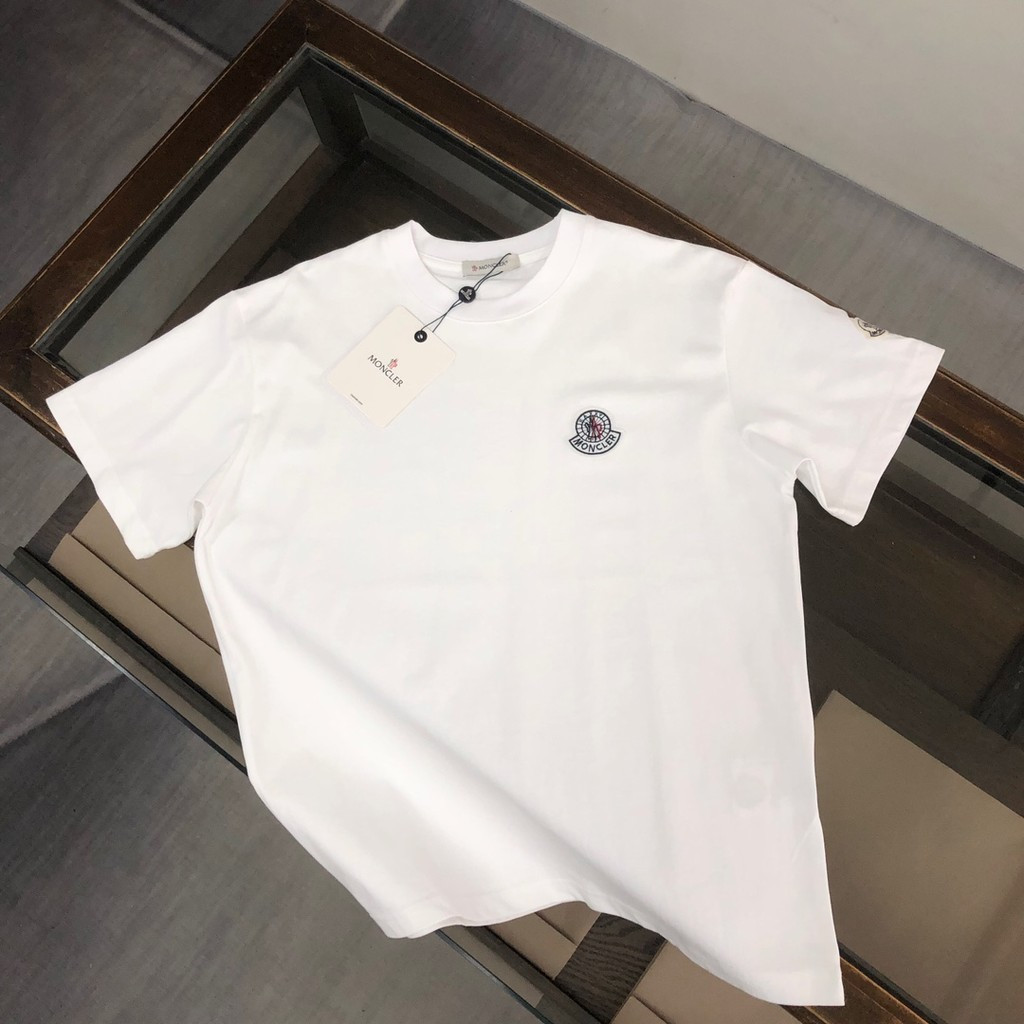 Moncler/Moncler 2026 คลาสสิกรอบคอแขนสั้นเสื้อยืดผู้ชายผู้หญิงสไตล์การออกแบบ Contrast สีแฟชั่นฤดูร้อน