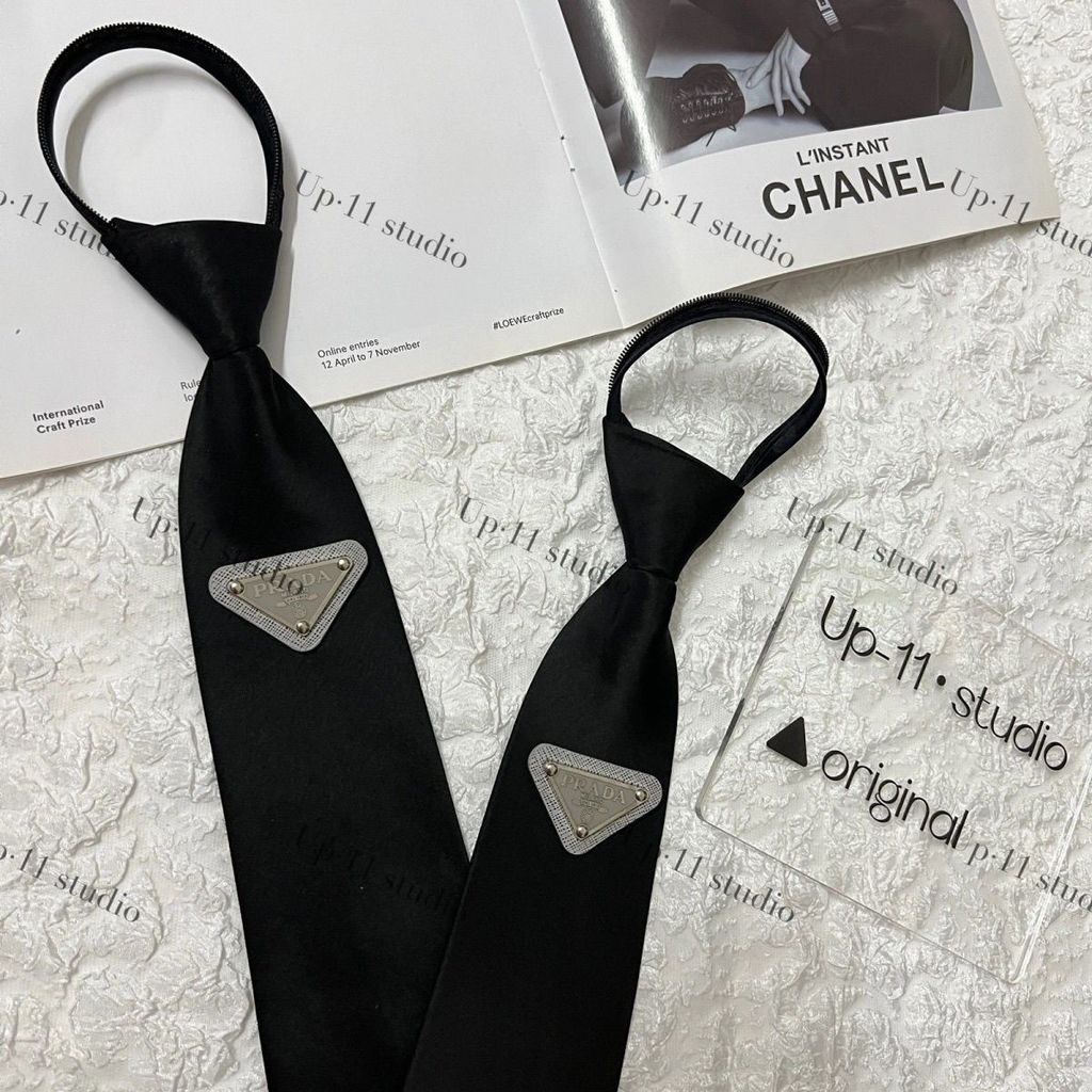 2025P Home Letter โลหะ Inverted Triangle Unisex แฟชั่นซิปปรับ Tie 26.9.3