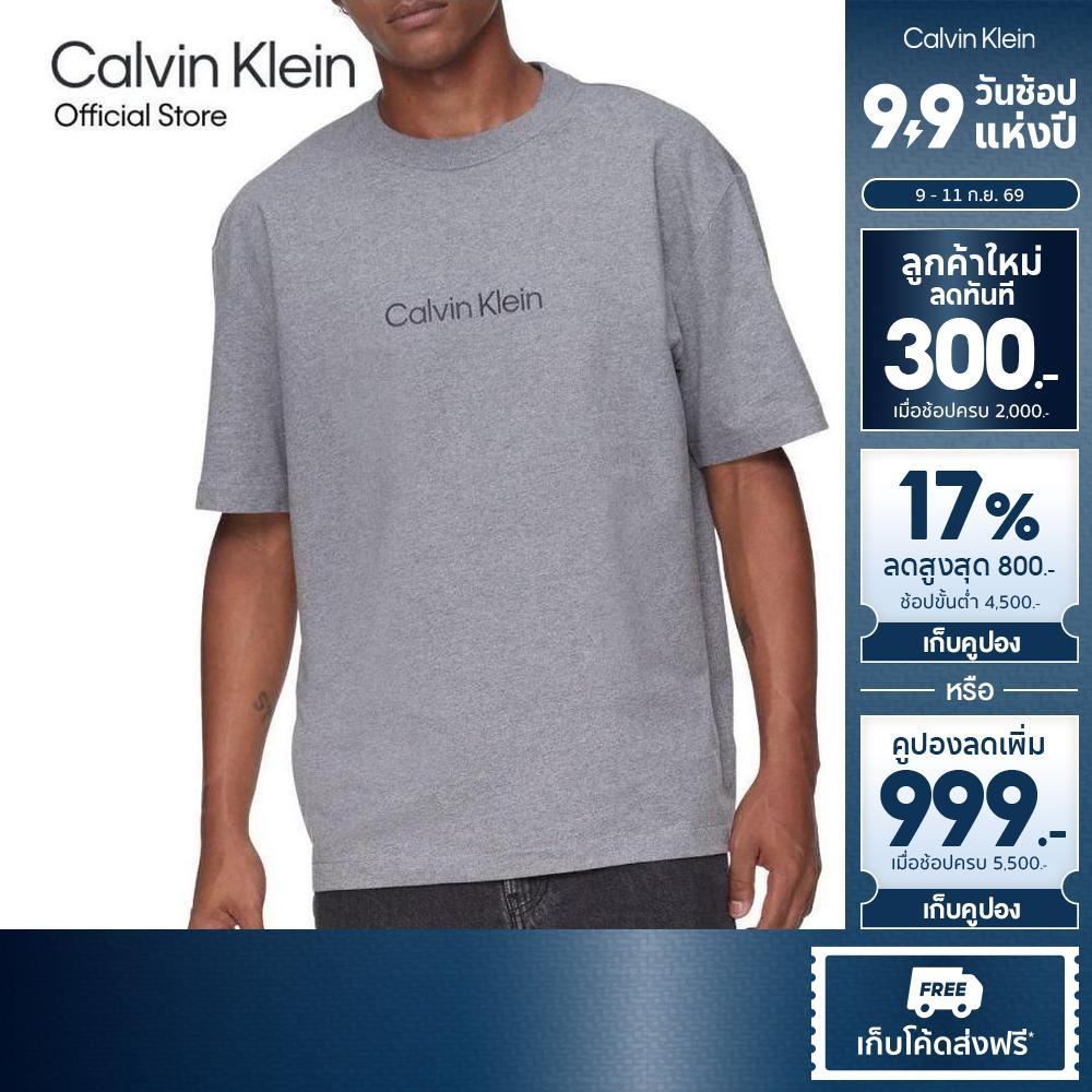 CALVIN KLEIN เสื้อยืดคอกลมผู้ชาย Standard Logo ทรง Relaxed รุ่น 40HM228 P7E - สีเทา