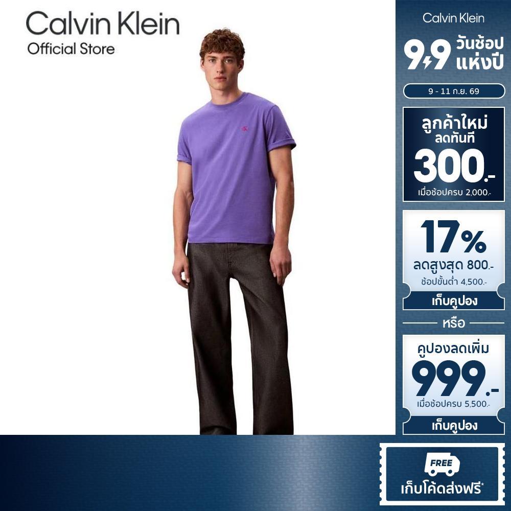 CALVIN KLEIN เสื้อยืดคอกลมแขนสั้นผู้ชาย Embroidered Monogram ทรง Relaxed รุ่น 4RC275G 0S0-สีม่วง