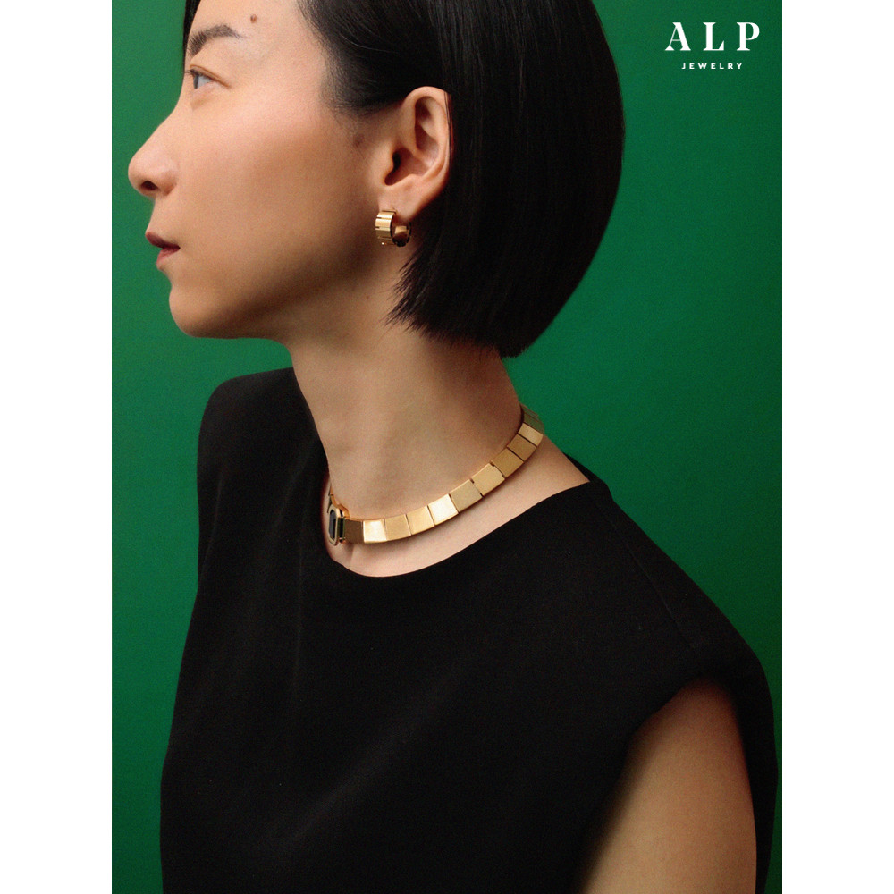 สร้อยคอนามธรรม Swarovski จาก ALP JEWELRY สไตล์เรโทร เคลือบทอง คริสตัลสีดำ