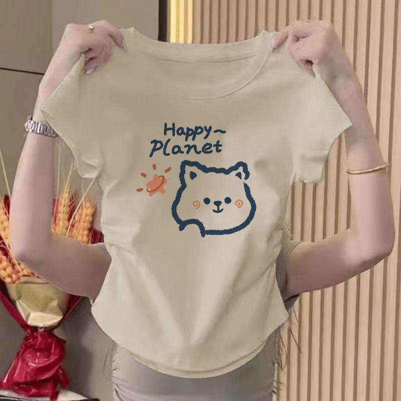 เสื้อยืดผู้หญิงสุดประณีตตัวนี้โดดเด่นด้วยคอกลมและทรงเข้ารูปที่ช่วยเสริมรูปร่างของคุณ มีให้เลือกตั้งแต่ไซส์ S-XL สวมใส่สบ