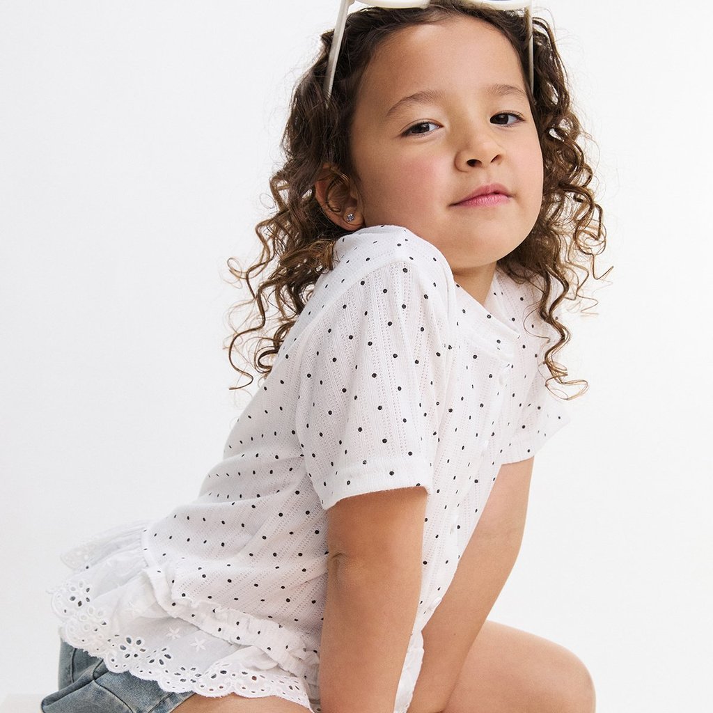 [Pomelo] เสื้อลายจุดชายแต่งระบาย / Polka Dot Ruffle Hem Tee