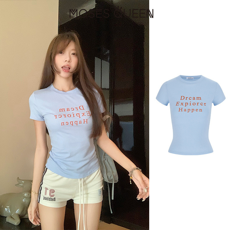 MOSESQUEEN มอสควีน เสื้อยืดแขนสั้นพิมพ์ลายตัวอักษรสีฟ้าแบบลําลองสไตล์เกาหลีสําหรับฤดูร้อนเสื้อตัวในคอกลมเข้ารูป #63986