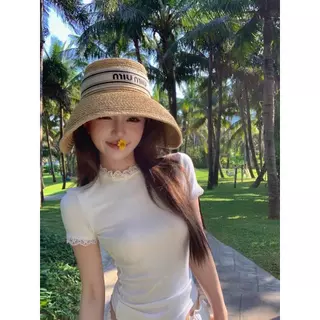 Lalita เสื้อยืดผู้หญิง คอสูงแต่งลูกไม้ แขนสั้น เข้ารูป สไตล์เกาหลี หวานละมุน ใส่เที่ยว ใส่ทุกวัน ส่งไวจากไทย