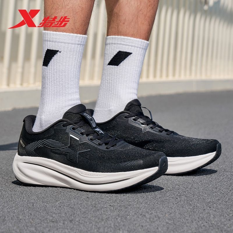 XTEP/Tebu Qingyun 2.0 LITE รองเท้าวิ่งรองเท้าผู้ชายน้ําหนักเบา Breathable Anti-slip Cushioning รองเท