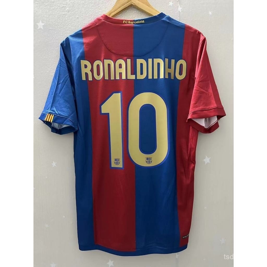 Retro Futbol เสื้อยืด De Local De FCB 06/07 73TO