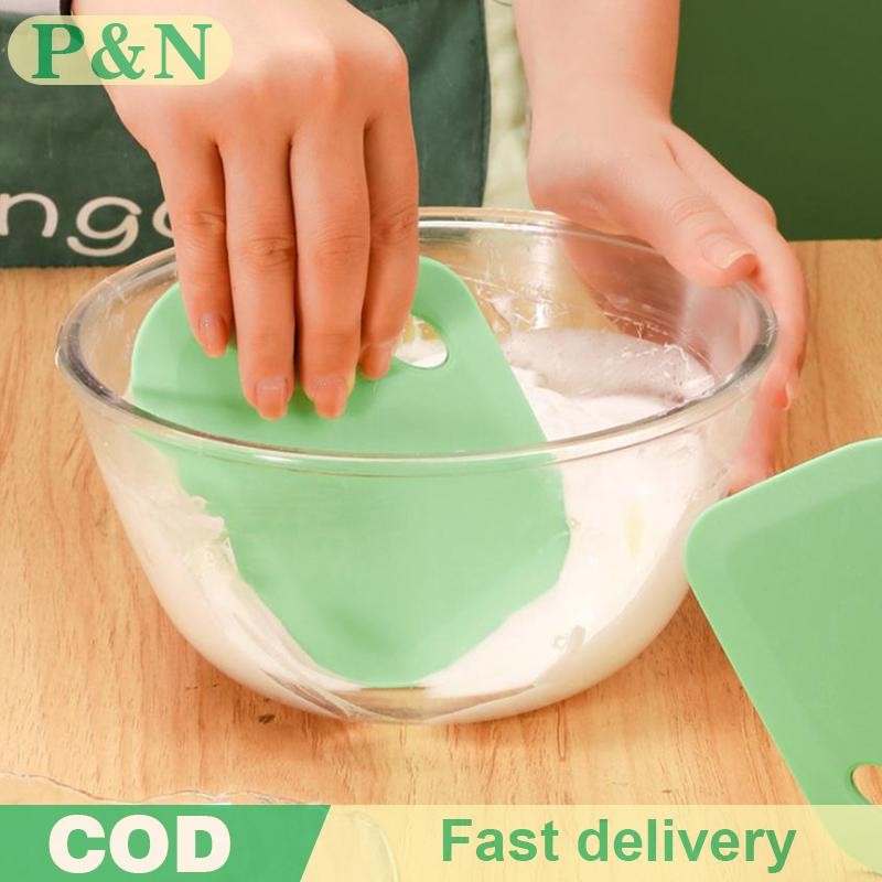 [P&N] เครื่องขูดแป้งสําหรับอบแป้งพิซซ่าเครื่องตัดขนมใบมีดเครื่องครัวซิลิโคนเครื่องตัดแป้งเครื่องมือห้องครัว [cod]