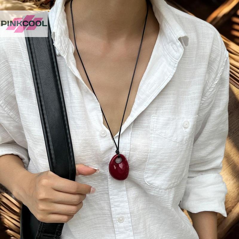 PINKCOOL 4 สี Minimalist ไวน์แดง ck อะคริลิคสร้อยคอจี้ยาวสําหรับผู้หญิง Vintage หนังเชือกโซ่เสื้อกัน