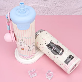 CUP.LAB กระบอกน้ำเก็บความเย็น ถ้วยฉนวนสแตนเลส 316การ์ตูนถ้วยกาแฟน่ารัก 600ML เชือกมือแบบพกพา ถ้วยน้ำฟาง 037B