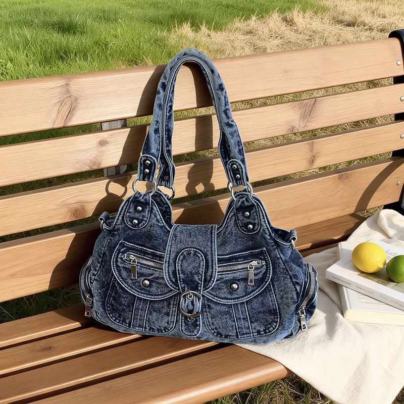 American retro washed denim crossbody bag for women, new trendy fashion casual versatile commuter shoulder bag กระเป๋าสะพายข้างผ้าเดนิมสไตล์เรโทรอเมริกันสำหรับผู้หญิง แฟชั่นใหม่ทันสมัย ใช้งานได้หลากหลาย เหมาะสำหรับการเดินทาง