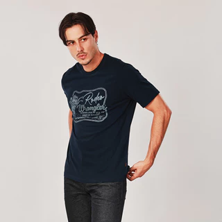WRANGLER เสื้อยืดแขนสั้นผู้ชาย คอลเลคชั่น Wrangler Legends รุ่น WR S126MTSSN12 สีกรมท่า