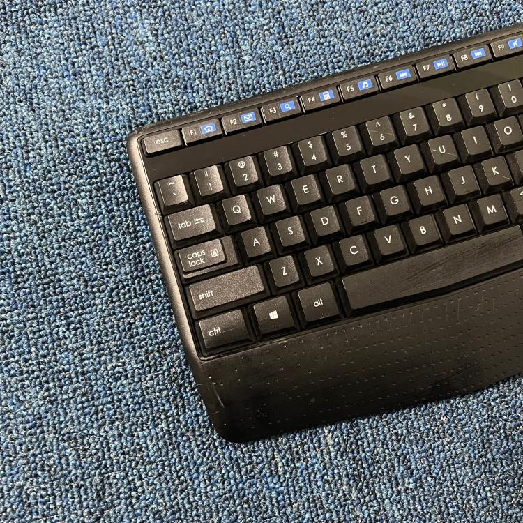 อุปกรณ์เสริมปุ่มกดคีย์บอร์ด Logitech MK345 ขายึดด้านล่าง อุปกรณ์เสริมคีย์บอร์ด Logitech