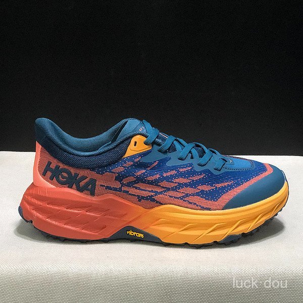 Hoka One One Speedgoat 5 รองเท้าวิ่งมืออาชีพสําหรับผู้ชายและผู้หญิง Breathable Shock-Absorbing N777