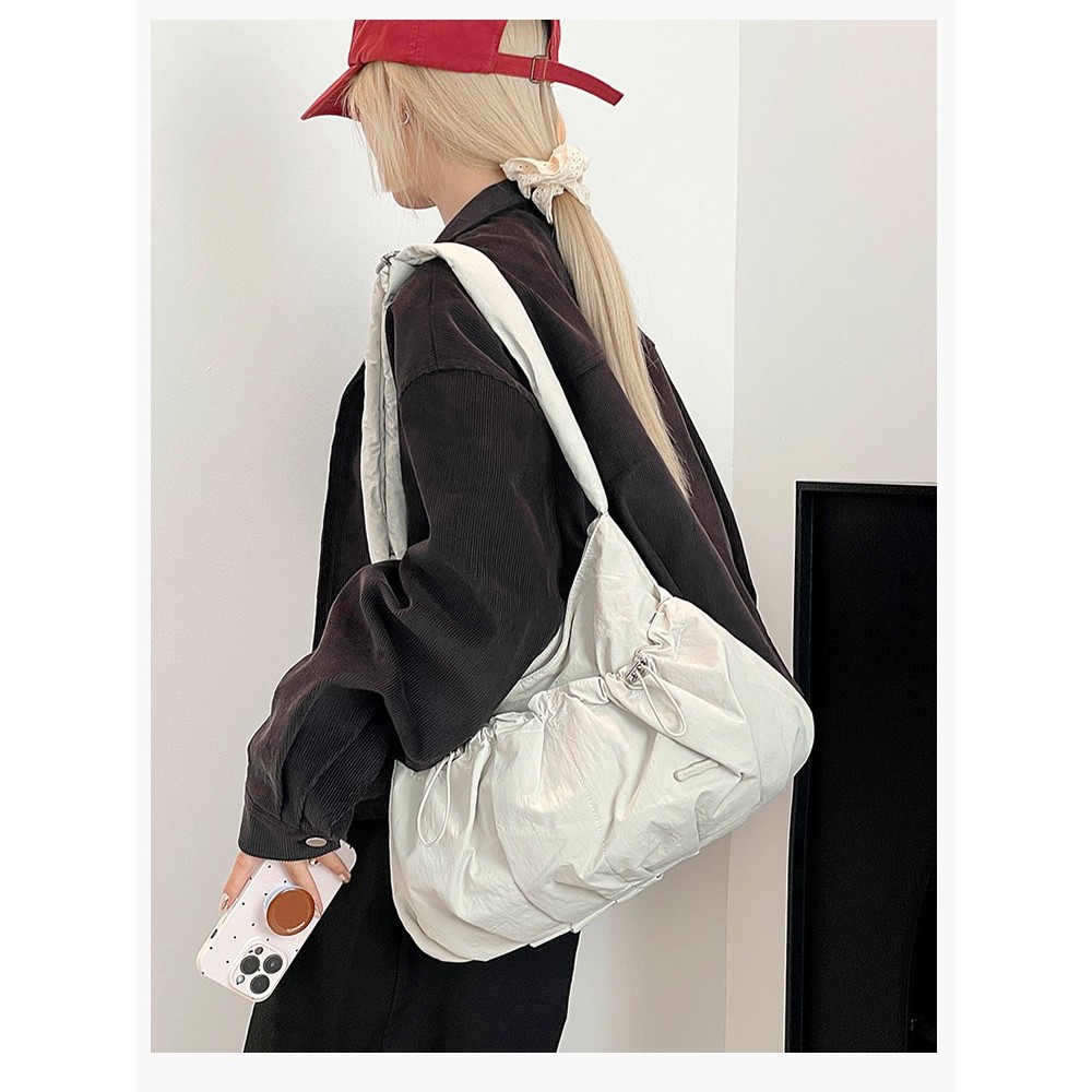 现货Colorful Fox韩版女士简约百搭褶皱尼龙包休闲轻便通勤斜挎包20250920