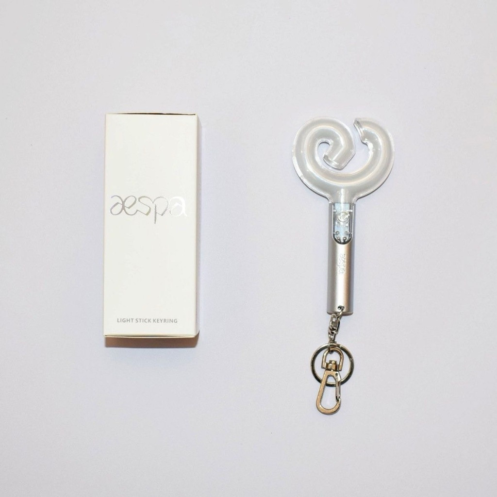 GANTUNGAN [สั่งซื้อล่วงหน้า] พวงกุญแจแท่งไฟขนาดเล็ก aespa – พวงกุญแจแท่งไฟขนาดเล็ก aespa