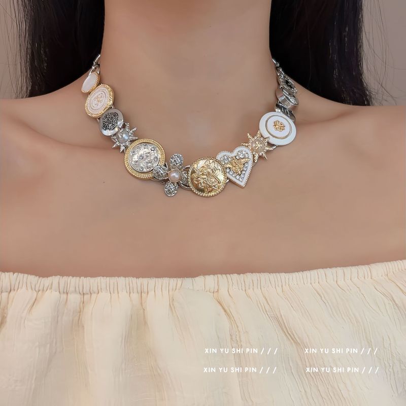 Y2k Sweet Cool Hot Girl Temperament Love ดอกไม้ Bee สร้อยคอ 2025 Niche High-End ยุ้ย Clavicle Chain 