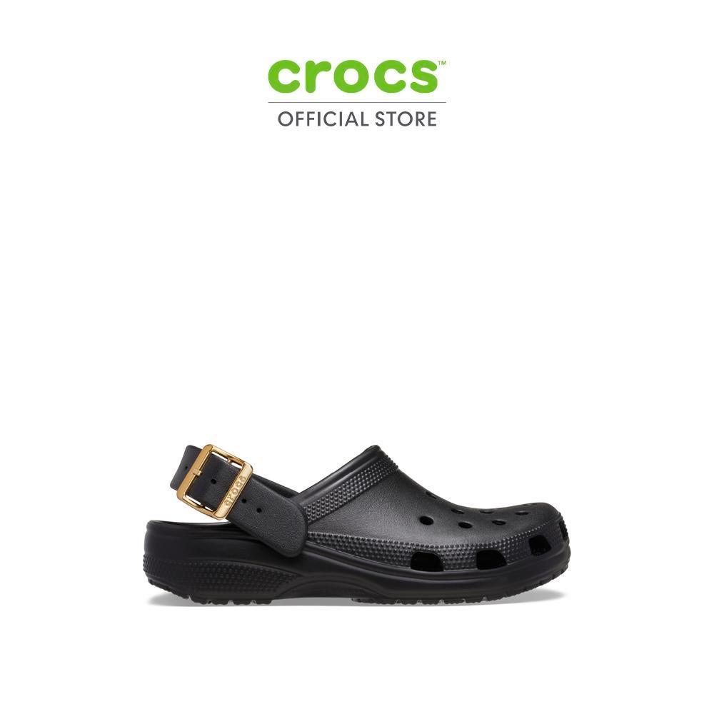 CROCS รองเท้าลำลองผู้ใหญ่ CLASSIC METALLIC BUCKLE CLOG - BLACK