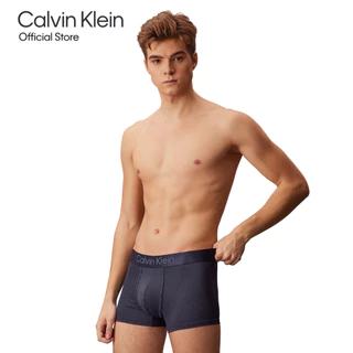 CALVIN KLEIN กางเกงในผู้ชาย Microfiber Stretch Emblem Limited Edition ทรง Low Rise Trunk รุ่น NB4424 ZO4-สีน้ำเงินเข้ม
