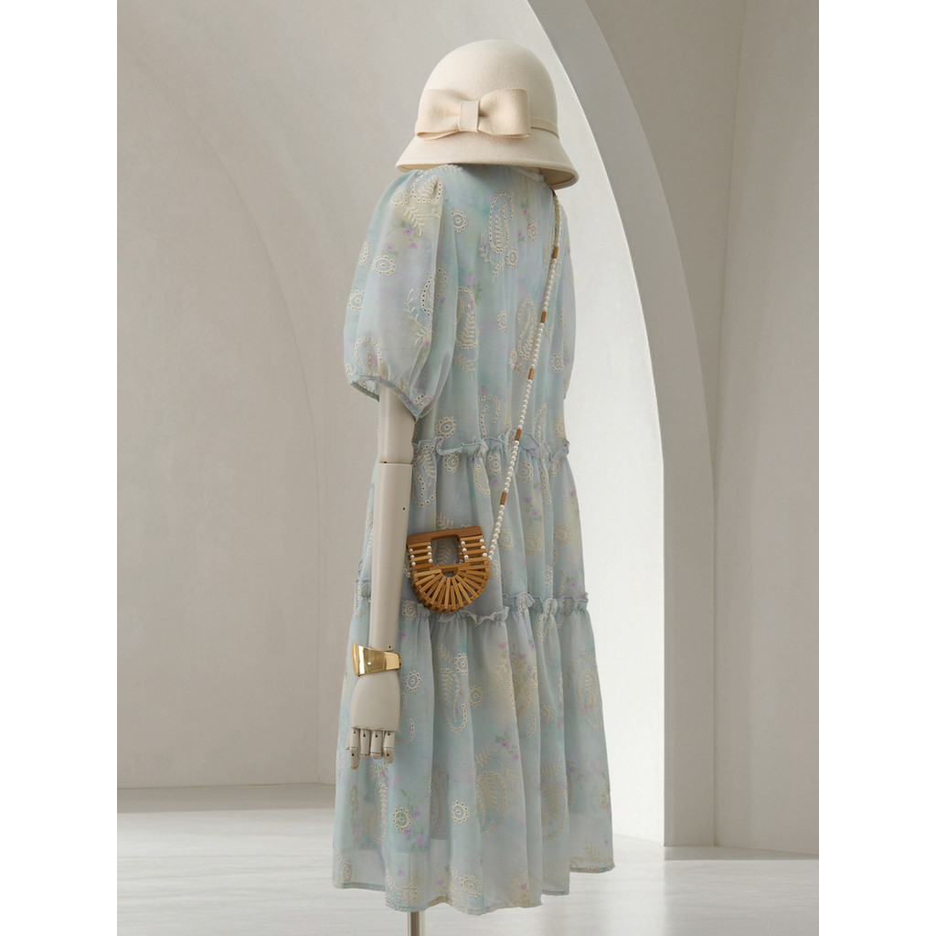 4U4U สีฟ้าปัก Hollow Design Dress ผู้หญิง 2026 Super Hot Age-Reduction V คอลูกไม้เย็บกระโปรง