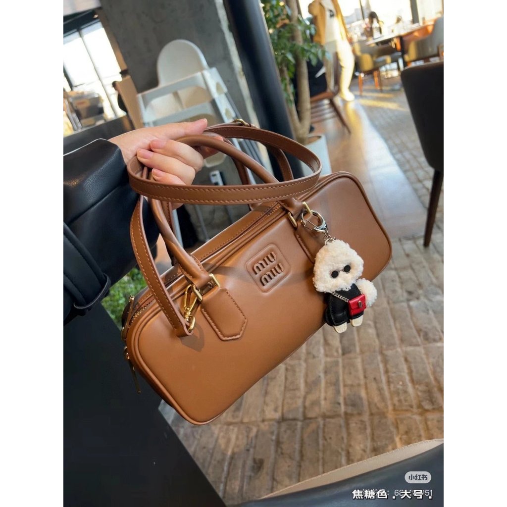 MIMIU Mumu กระเป๋าสะพายมือและไหล่