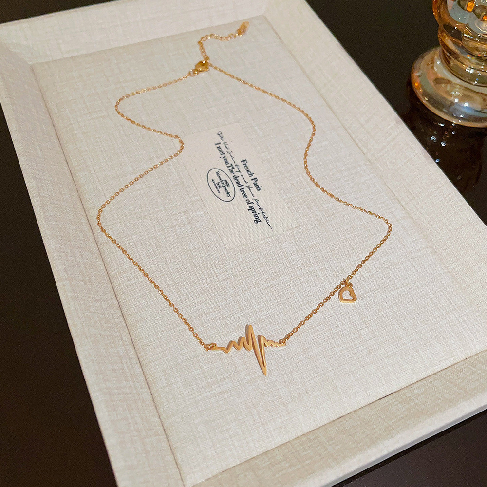 ทั้งร่างกาย ECG Love Heart สร้อยคอผู้หญิงไม่จางหายแฟชั่นหรูหรา All-Match Clavicle Chain ชุบสูญญากาศเ