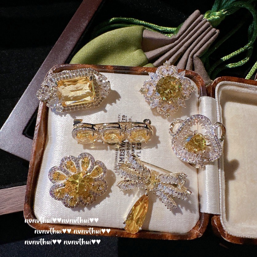 Cinderella Twilight Yellow Pea Gem เข็มกลัดชุบสวยมาก 18K Gold Sunset Yellow Butterfly เข็มกลัดเพทาย