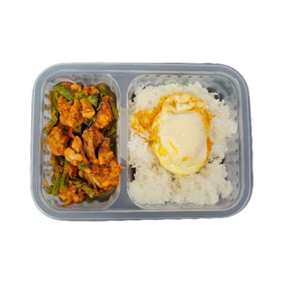 แม็กซ์แวลู ข้าวไก่ผัดพริกแกงถั่วไข่ดาว Red Curry Chicken Rice + Egg 1Set