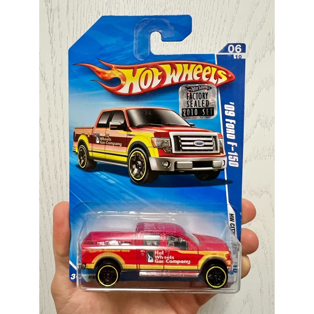 [พร้อมสต็อก] Hot Wheels Old Card Factory Sticker 09 Ford F-150 Pickup สีแดงและสีเขียว ราคาราคาเดี่ยว