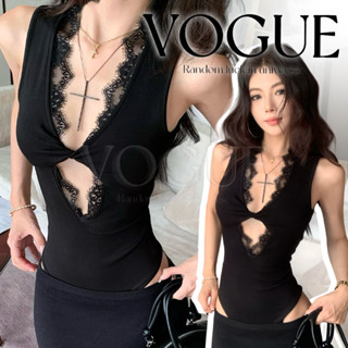 Vogue🌟พร้อมส่ง🌟 เสื้อบอดี้สูททรงรัดรูป สีพื้นดำ แต่งลูกไม้คอ…