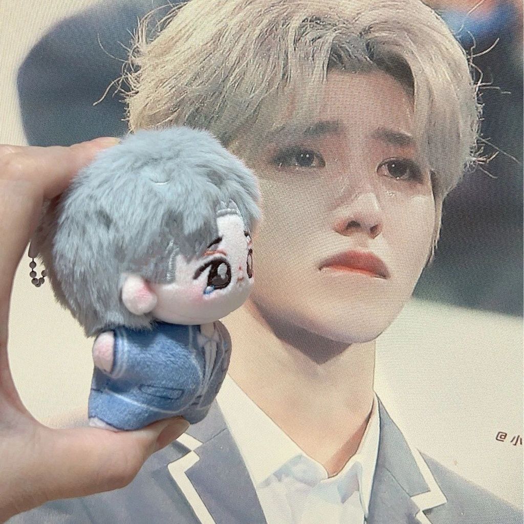 Original Cai Xukun Attibute 10 ซม.ตุ๊กตาผ้าฝ้าย "Cry Chi" Star Fan Cai Xukun จี้ตุ๊กตา WWX26.1.7