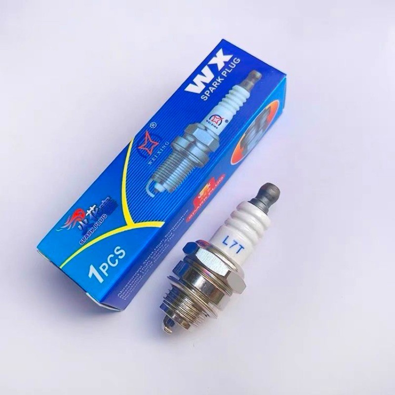 Chainsaw Primary Spark Plug L7T / Trimmer 2-Stroke Gas Engine Universal Spark Plug / Ignition / Igni
