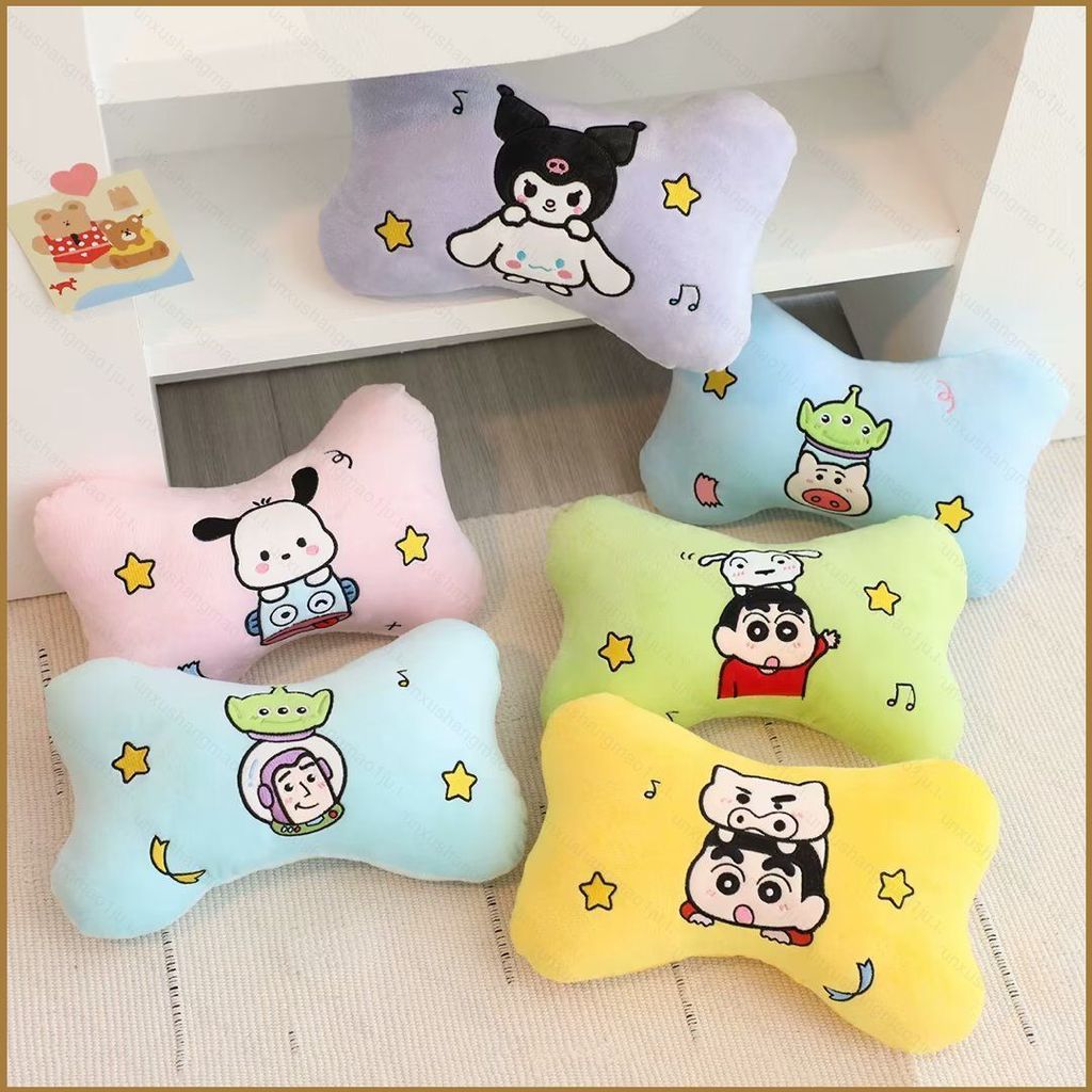 XX1J Kuromi Cinnamoroll Pochacco Crayon Shin-chan รถหมอนคอหมอนตกแต่งรถ Alien Buzz ไฟแช็ก Hangyodon X