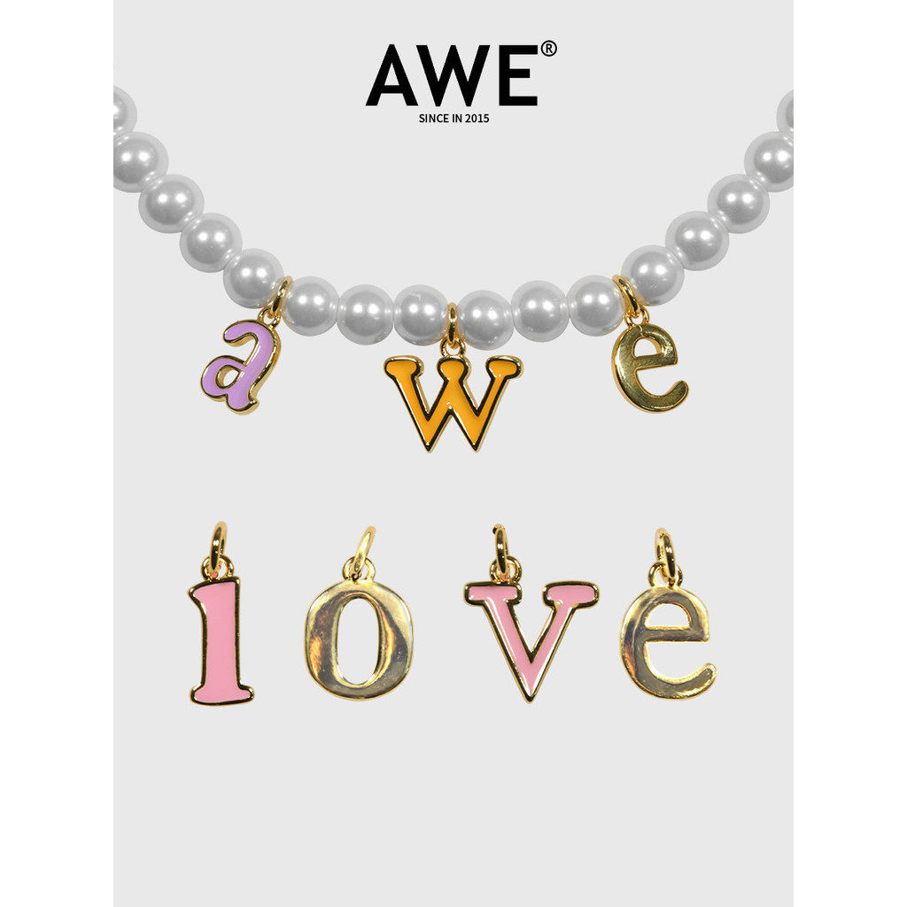 จี้ตัวอักษร AWE จัสตินบีเบอร์สีเดียวกันเหล็กไทเทเนียมนับตัวอักษรสร้อยคอมุก DIY หญิงคู่สร้อยคอไหปลาร้