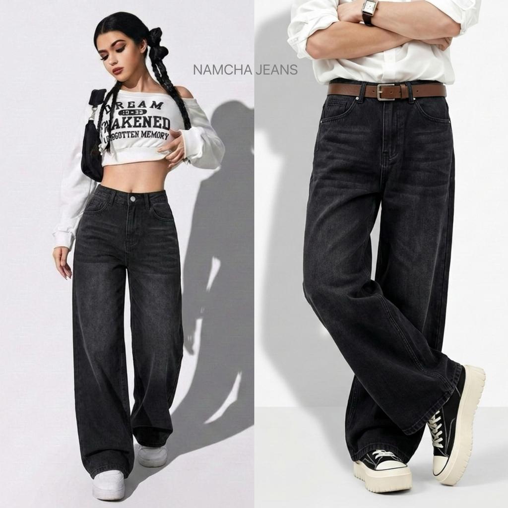 NAMCHA กางเกงยีนส์ทรงกระบอกกลาง กางเกงยีนส์ทรงกระบอกกลางเอวสูง กระเป๋าหลังปักNAMCHA สีดำ 5143