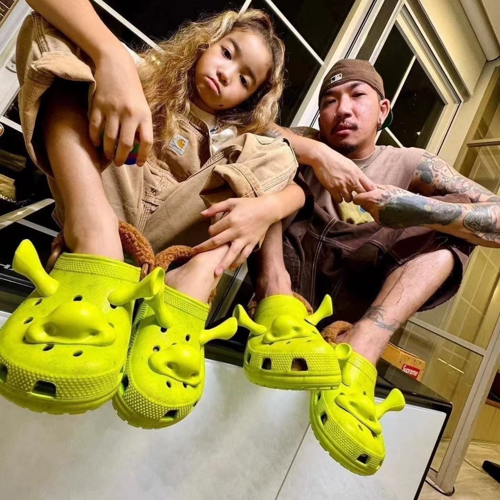 🤎ྀིྀི⋆แท้ รับประกัน (พรีออเดอร์) DreamWorks Shrek X Crocs Classic Clog "Lime Punch" 209373-3TX รองเท