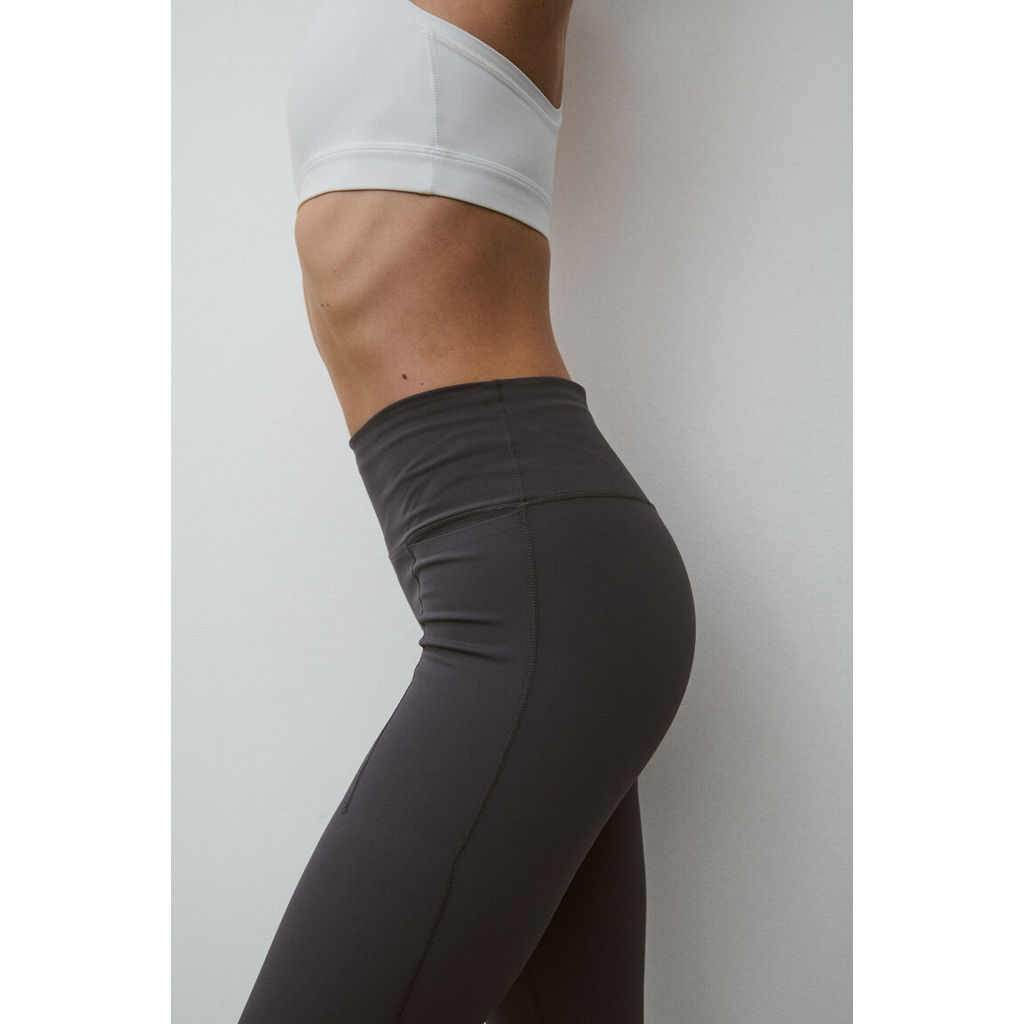 H&M(เอชแอนด์เอ็ม) เลกกิ้งสำหรับวิ่งพร้อมเทคโนโลยี ShapeMove™ ผู้หญิง 1317500_1