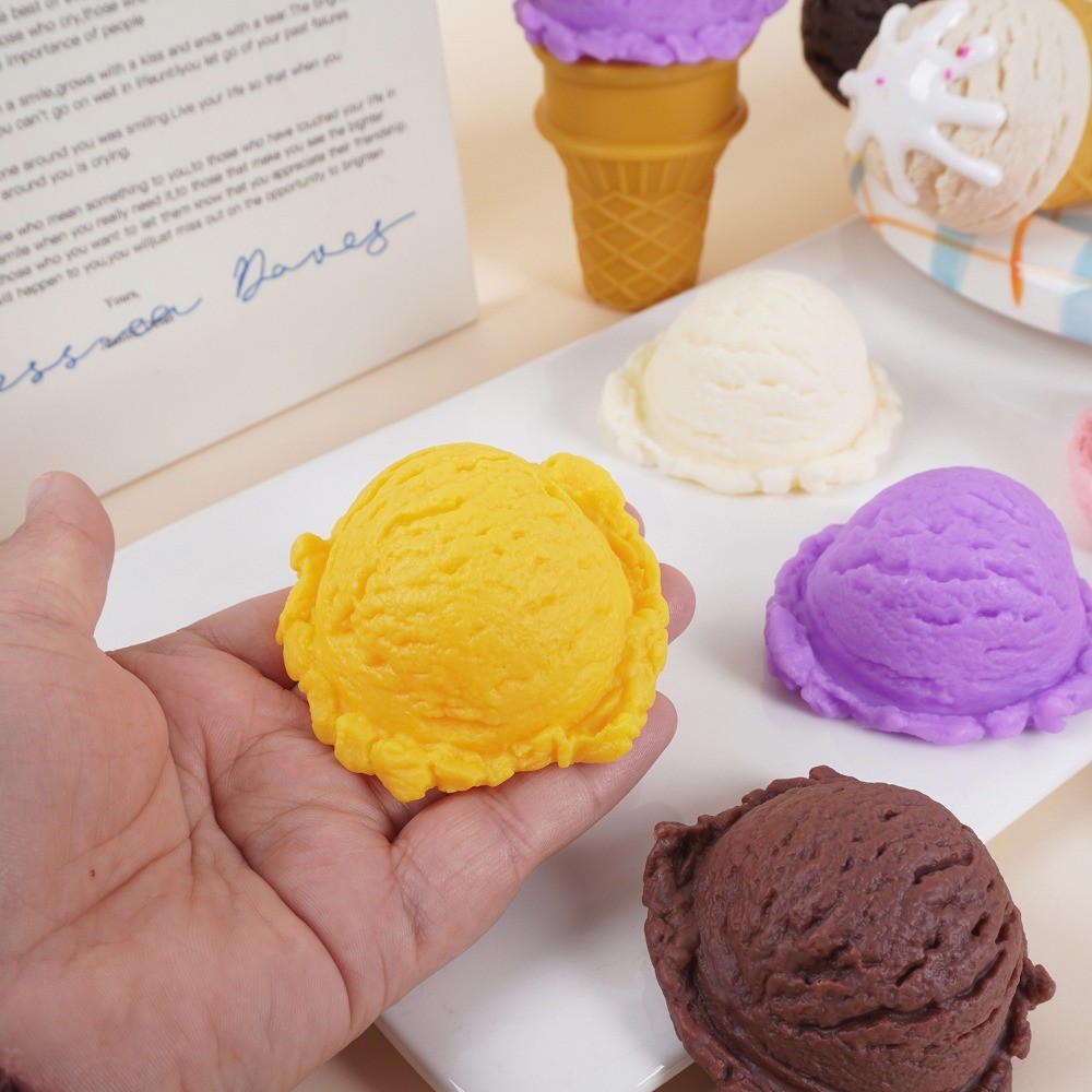 ไอติมเทียมตักรุ่นตกแต่งลูกขนมปลอมสําหรับร้านค้าครัวบ้านอุปกรณ์ถ่ายภาพอุปกรณ์แสดงอาหารสีชมพู