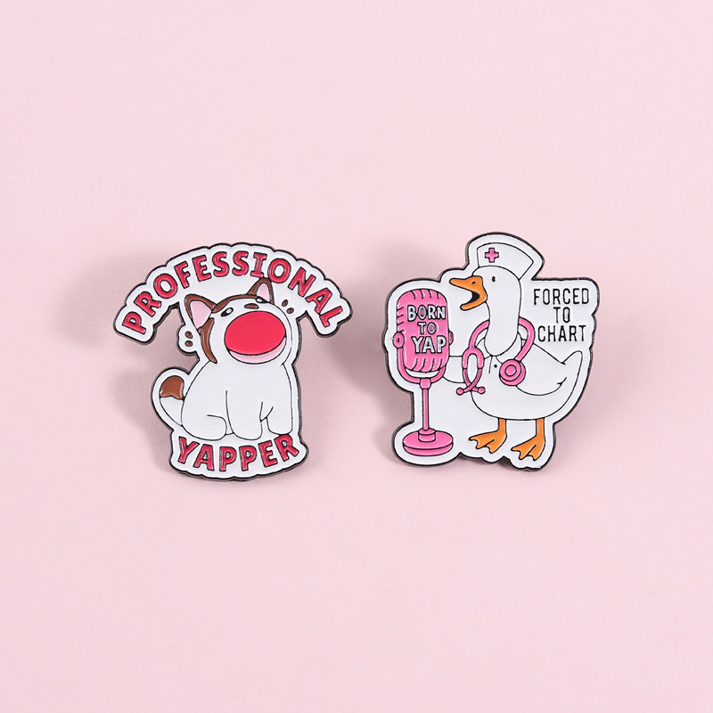 Yapper เข็มกลัดลายเป็ดและแมว แบบป้ายโลหะ สำหรับเสื้อผ้าและเครื่องประดับ สร้างความสนุกในการแต่งตัว เป